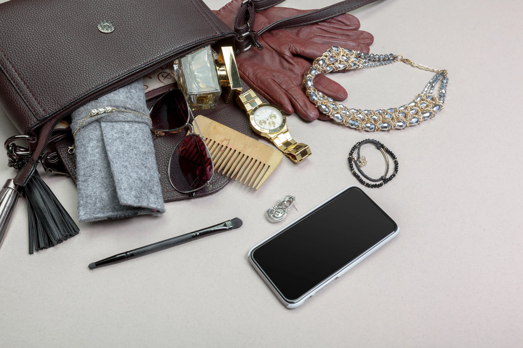 How to Organize Your Handbag Efficiently