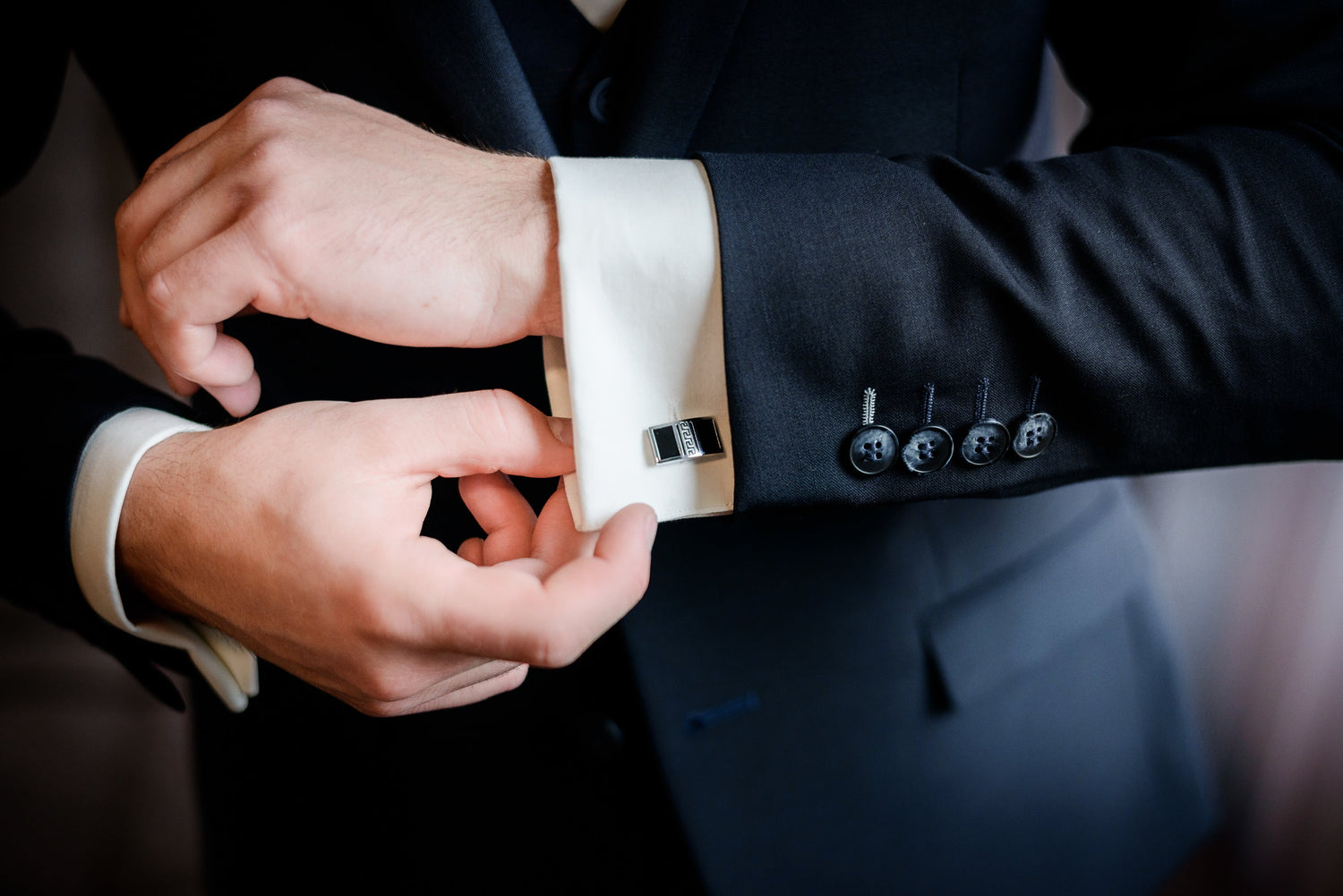 A05da - The Men’s Cufflink Edit