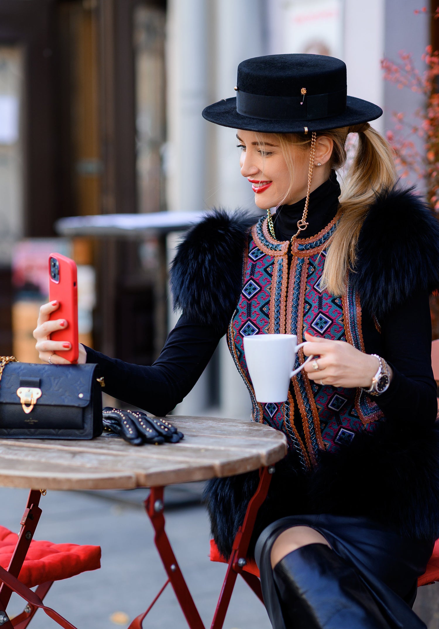A01b - The Women’s Accessories Edit