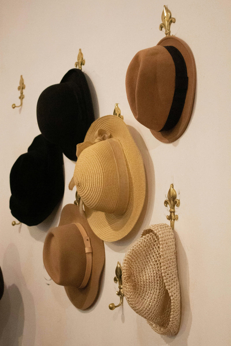 a04db - Hats for Women (Manual)