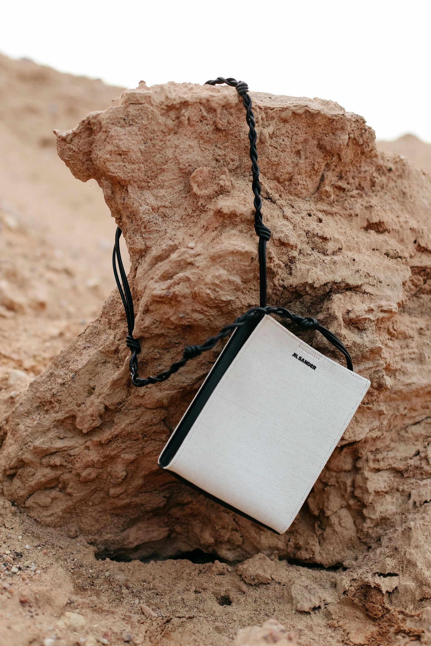 D01j - The Crossbody Bag Edit