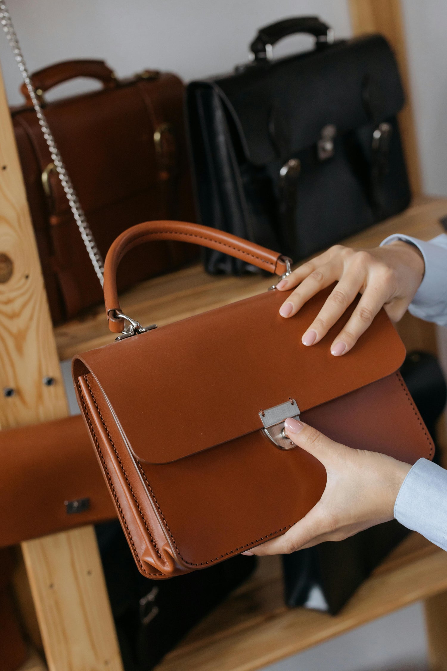D01nb - The Women’s Leather Bag Edit