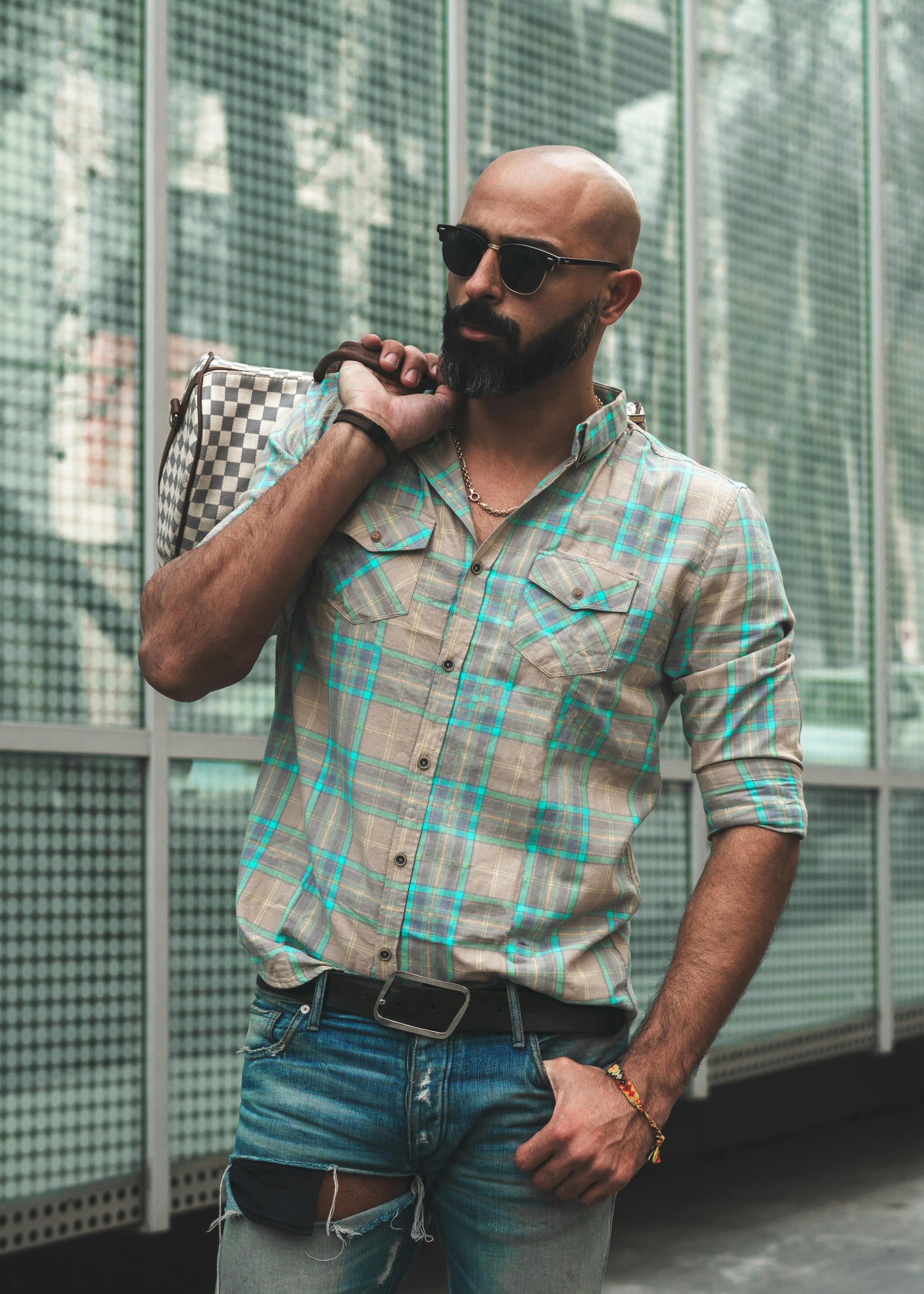 D01qa - The Men’s Raffia Bag Edit
