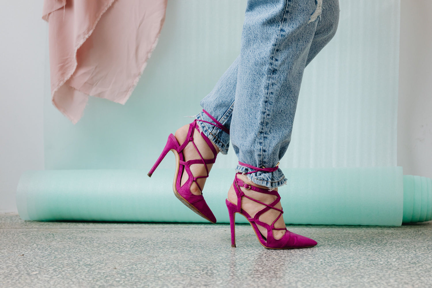 C05db - The Lace-Up Pump Edit