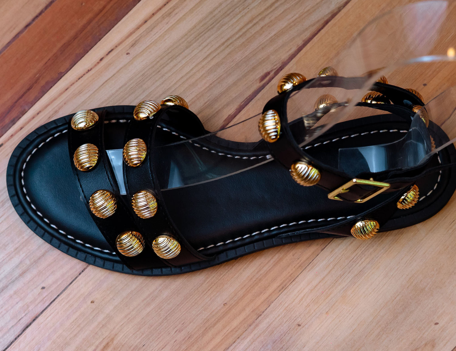 C03cb - The Women’s Flat Sandal Edit