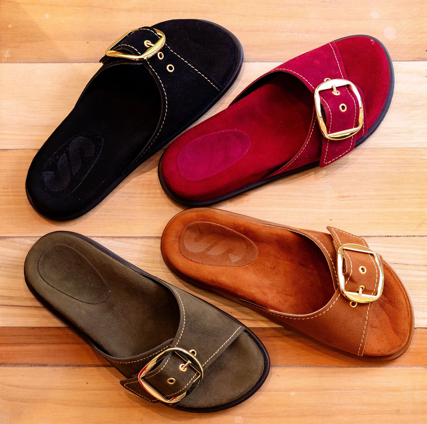 C03c - The Flat Sandal Edit