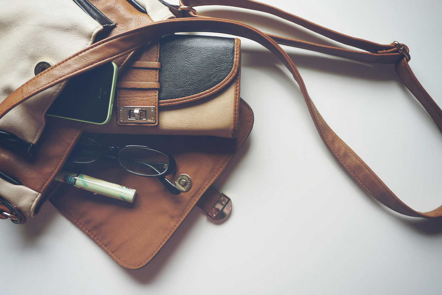 A08fb - The Women’s Wallet Edit