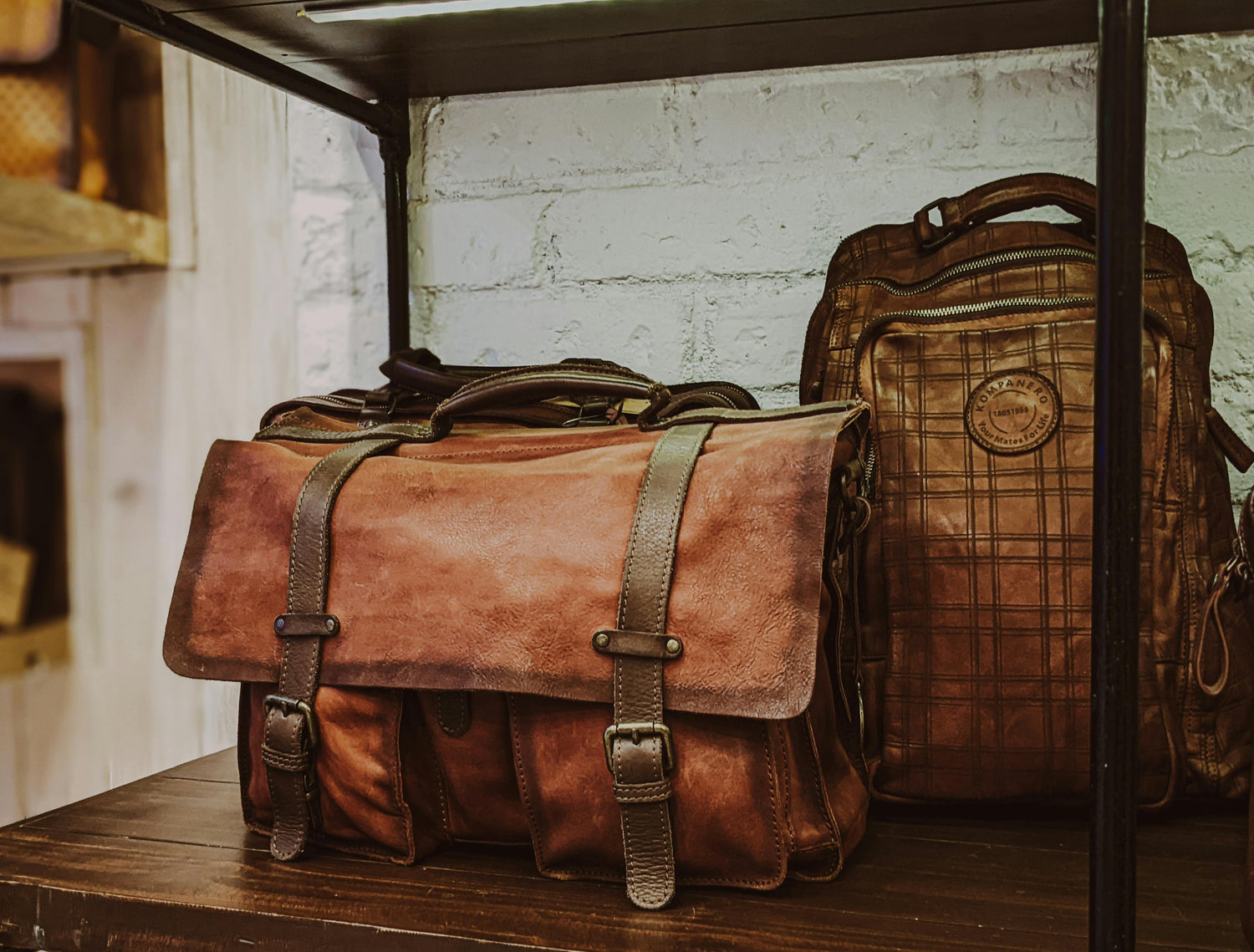 D01n - The Leather Bag Edit