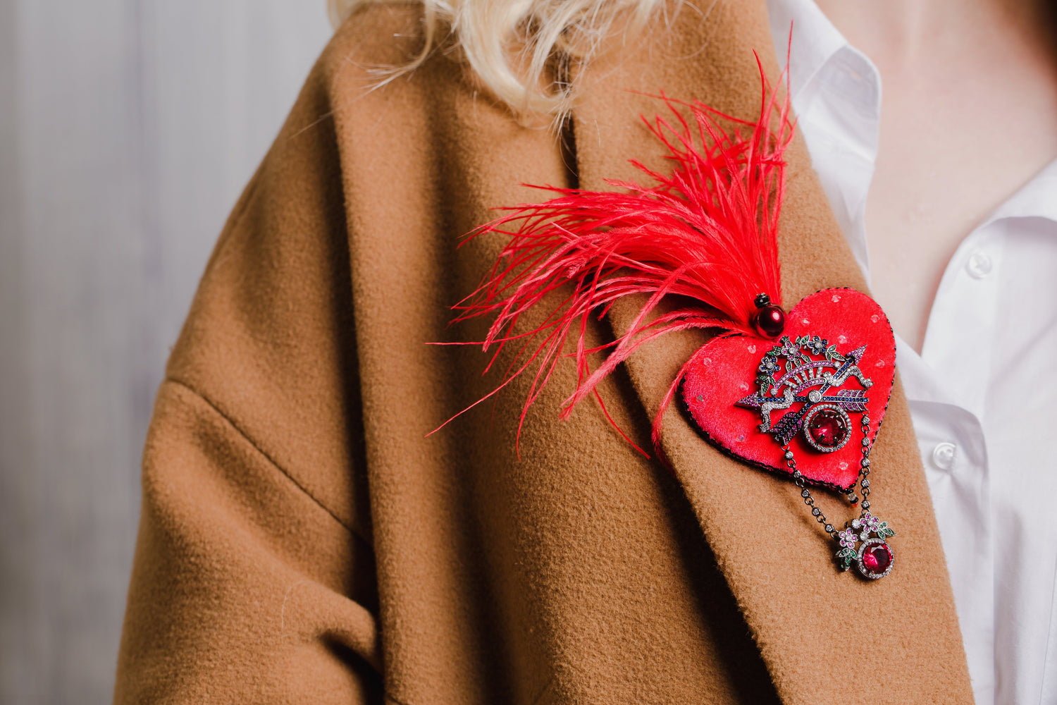 A07db - The Women’s Brooch Edit