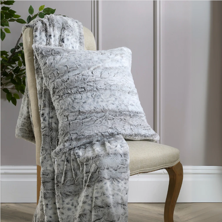 Snow Leopard Faux Fur Throw – Luxury Animal Print Blanket