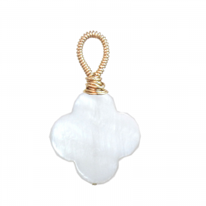 White Mother of Pearl Quatrefoil Pendant – Timeless Elegance