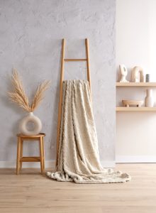 Bellissimo Ruffle Faux Fur Throw – Luxury Grey Velvet-Backed Blanket (120 × 150cm)